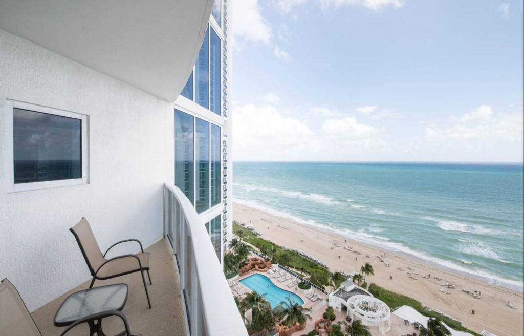 Two-Bedroom Collins Apartment #1409 Sunny Isles Beach Buitenkant foto